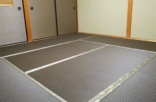 黒い和紙畳に張替
