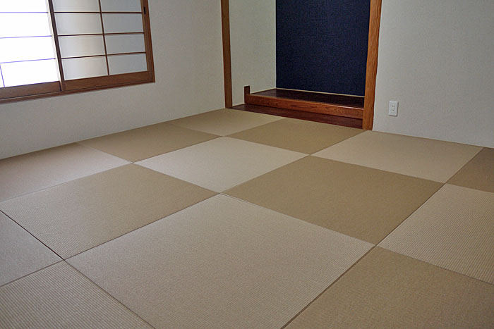 八畳間の縁なし畳
