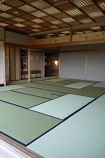 大阪城が見える茶室　畳張替