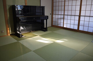 ピアノと琉球畳